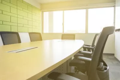 mesa_de_reuniao.jpg